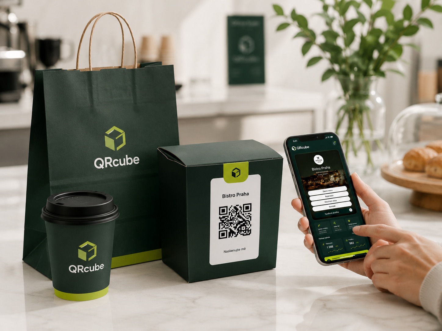 QRcube branding na obalech, kelímku a boxu s QR kódem